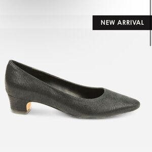 Van Eli VanEli Astyr Black Leather Round Toe Low Heel Sz 10M